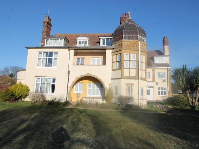 Clacton on Sea CO15 1 bed flat to rent £900 pcm £208 pw