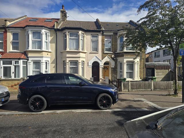 Clacton Road, Walthamstow E17, 3 bed detached house to rent, £2,600 pcm | PrimeLocation