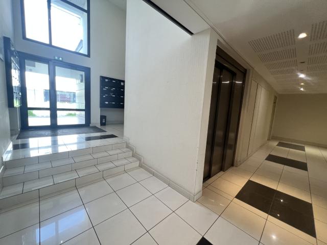 CLAIRMARAIS GARE CENTRE APPARTEMENT TYPE 2 de 54m2 + TERRASSE + BOX GARAGE