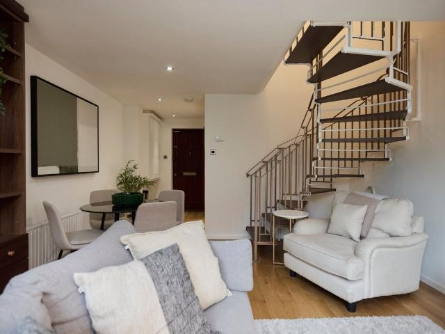 Claire Place, Millwall E14, 2 bed terraced house to rent, £3,250 pcm | PrimeLocation