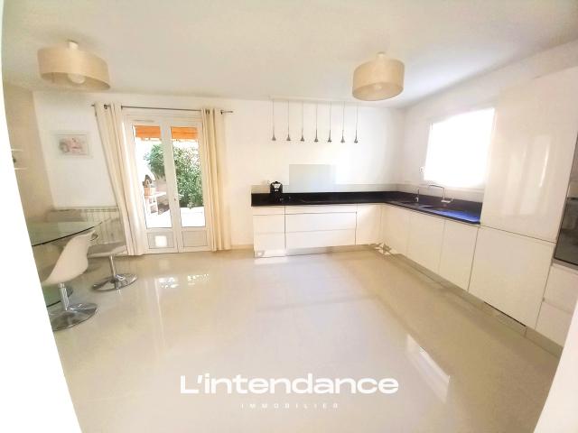CLAIRE VILLA DE 175 M2 AVEC CHAMBRE DE PLAIN PIED