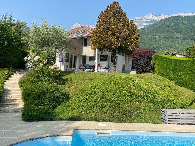 Claix Maison individuelle 6 P+C avec piscine et jacuzzi 196m² Claix