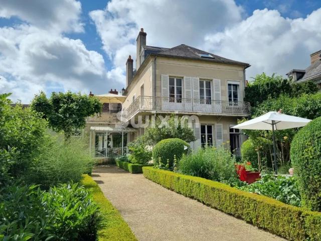 CLAMECY CENTRE: Maison Bourgeoise, cœur de ville, cadre intimiste