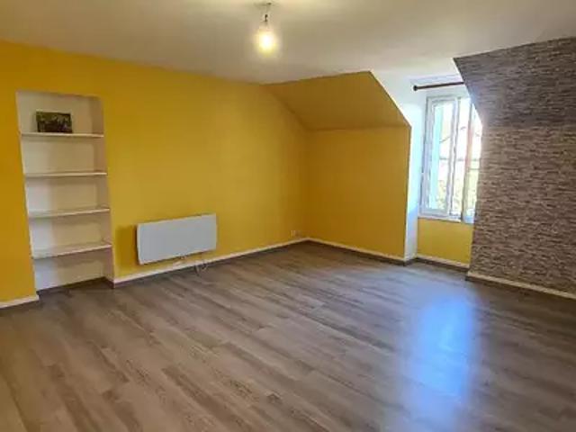 Clamecy 58500 Location appartement 2 pièces t2 au dernier étage