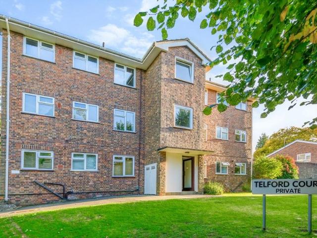 Clandon Road, Guildford GU1, 2 bed flat to rent, £1,800 pcm | PrimeLocation