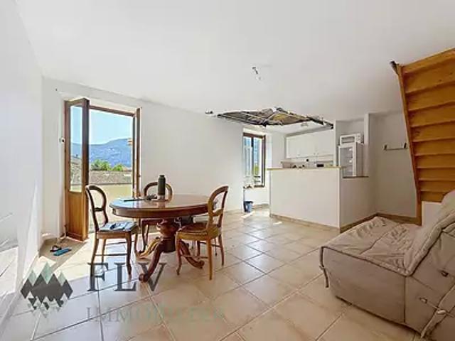 Clans 06420 Achat / Vente appartement 3 pièces t3 au dernier étage