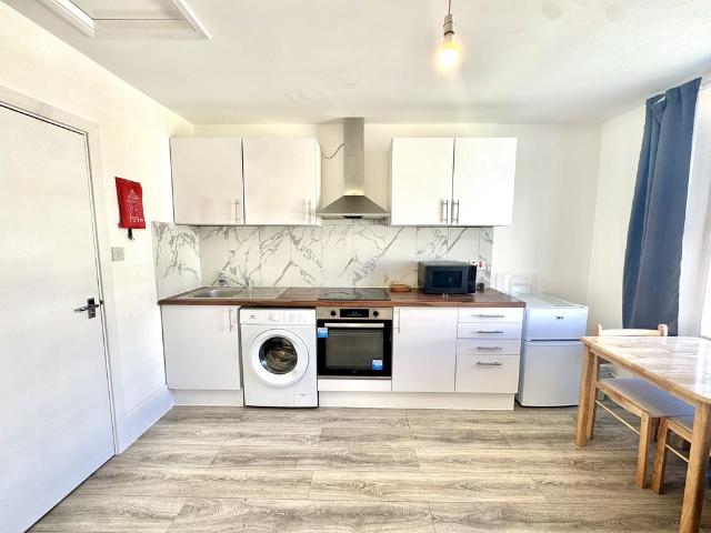 Clanricarde Gardens, Nortting Hill. 1 bed flat to rent £1,850 pcm £427 pw