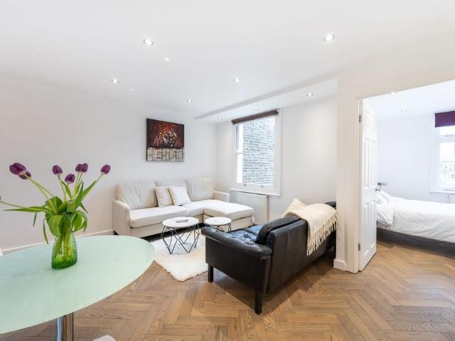 Clanricarde Gardens, Notting Hill. 1 bed flat to rent £3,250 pcm £750 pw
