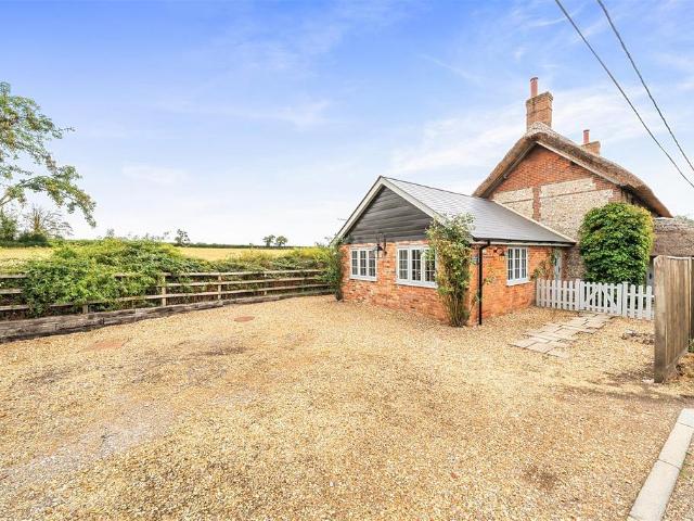 Clanville, Andover 4 bed detached house to rent £2,850 pcm £658 pw