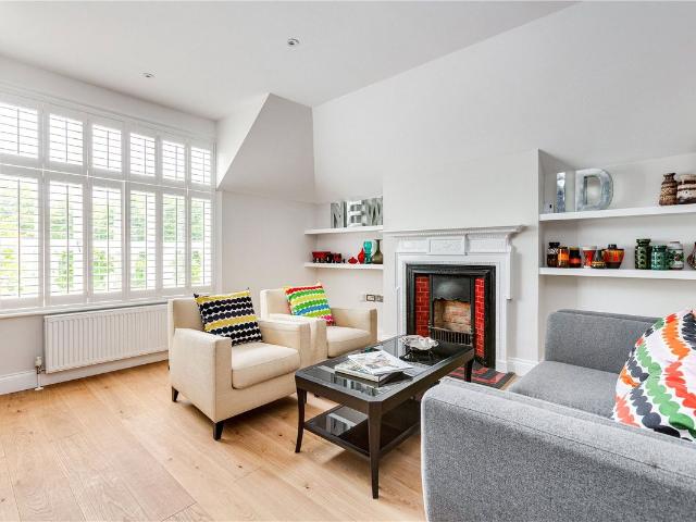 Clapham Common West Side, Clapham SW4, 2 bed flat to rent, £3,300 pcm | PrimeLocation
