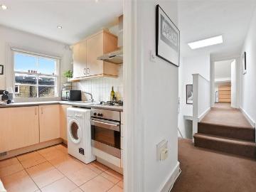Clapham Common West Side, London, SW4 2 bed flat to rent £2,250 pcm £519 pw