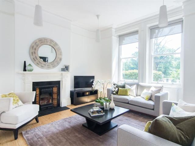 Clapham Common North Side, London SW4, 3 bed flat to rent, £3,700 pcm | PrimeLocation