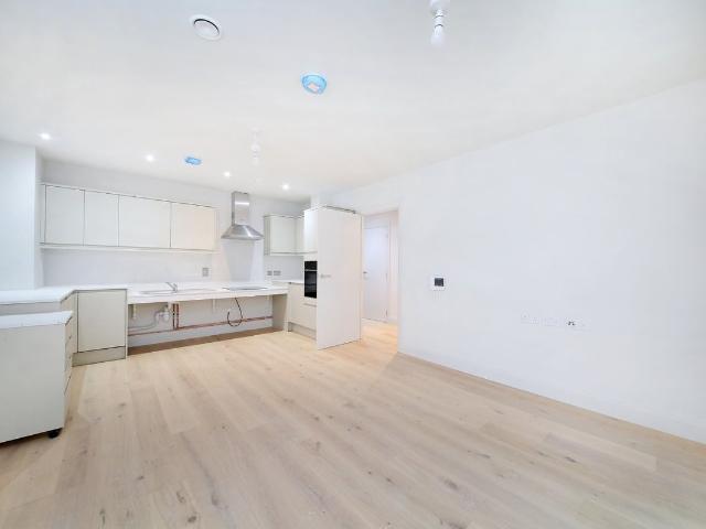 Stonhouse Street, Clapham North SW4, 2 bed flat to rent, £3,700 pcm | PrimeLocation