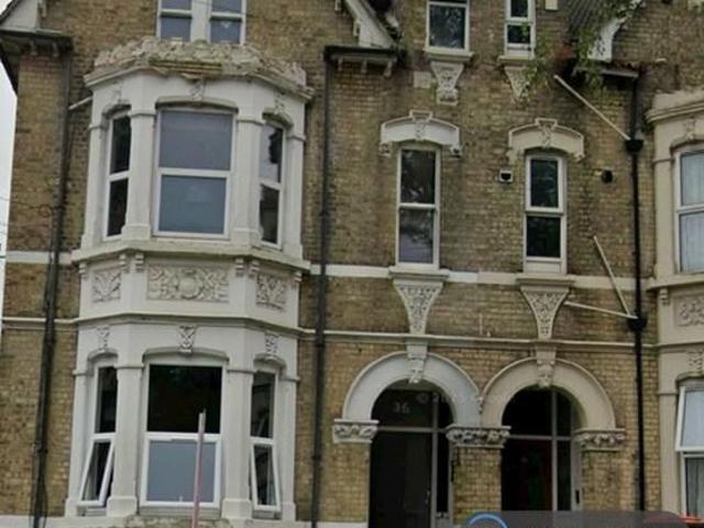 Clapham Road, Bedford, MK41 2 bed flat to rent £1,100 pcm £254 pw