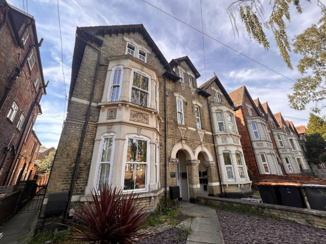 Clapham Road, Bedford MK41, 3 bed flat to rent, £1,400 pcm | PrimeLocation