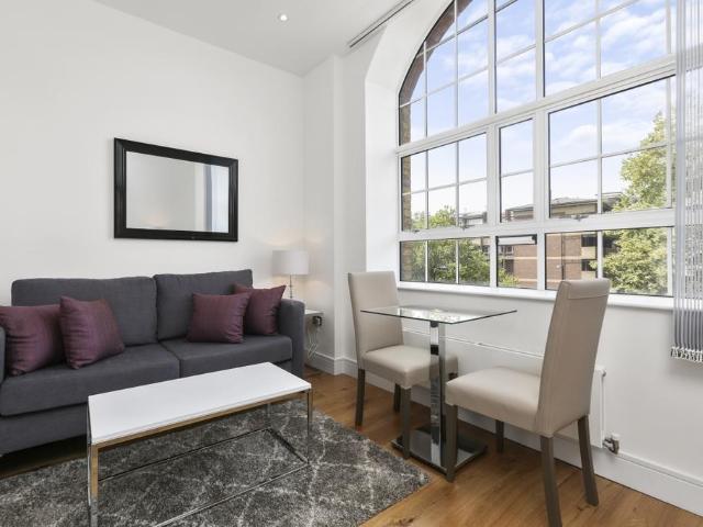 Clapham Road London SW9 Studio to rent £1,699 pcm £392 pw