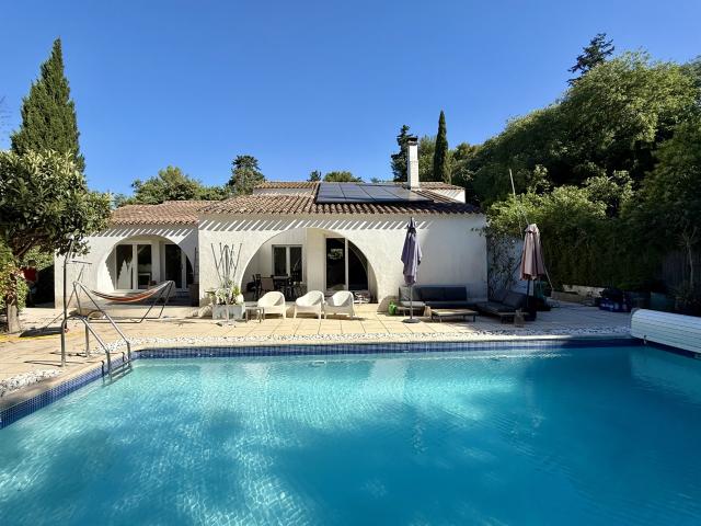 Clapiers, Villa T5 de 193 m2 sur 943 m2 avec piscine