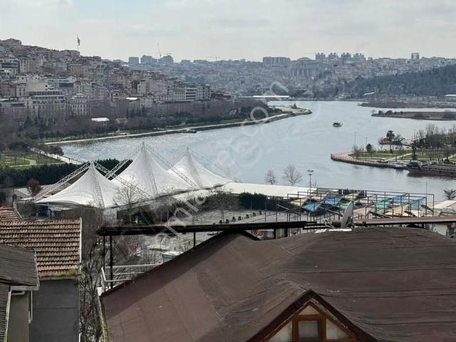 Clarıon Otel Yanı 2+1 A.mutfaklı Haliç Manzaralı Sıfır Dubleks.