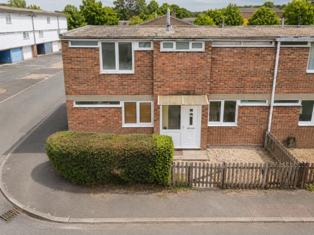 Clare Close, Bury St. Edmunds, IP28 3 bed house to rent £1,250 pcm £288 pw