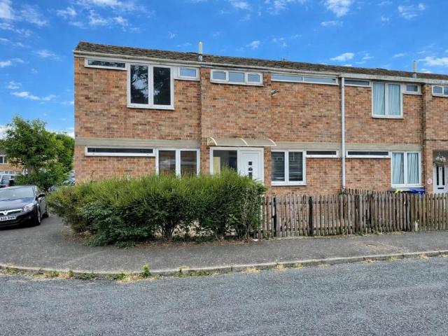 Clare Close, Mildenhall IP28 3 bed end of terrace house to rent £1,250 pcm £288 pw