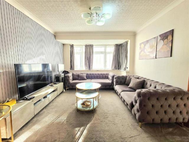 Clare Road, Greenford 3 bed terraced house to rent £2,300 pcm £531 pw