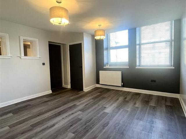 Clare Road, Halifax 1 bed apartment to rent £795 pcm £183 pw