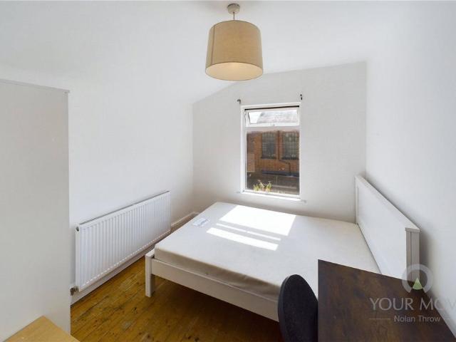 Clare Street, Northamptonshire NN1 1 bed in a house share to rent £575 pcm £133 pw