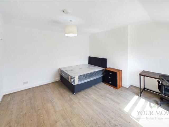 Clare Street, Northamptonshire NN1 1 bed in a house share to rent £625 pcm £144 pw