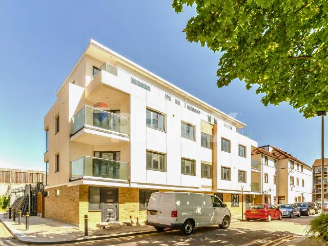 Claremont Close, London E16 1 bed flat to rent £1,725 pcm £398 pw