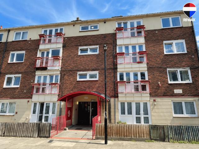Claremont Close, London E16 2 bed flat to rent £1,700 pcm £392 pw