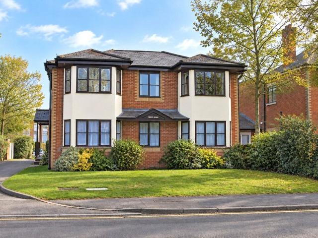 Claremont Avenue, Woking, Surrey GU22, Studio to rent, £1,050 pcm | PrimeLocation