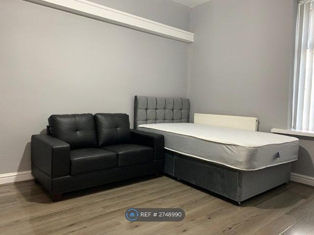 Claremont, Bradford BD7, Studio to rent, £600 pcm | PrimeLocation