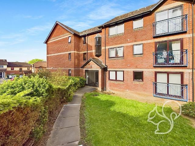 Claremont Heights, Colchester 2 bed apartment to rent £1,000 pcm £231 pw