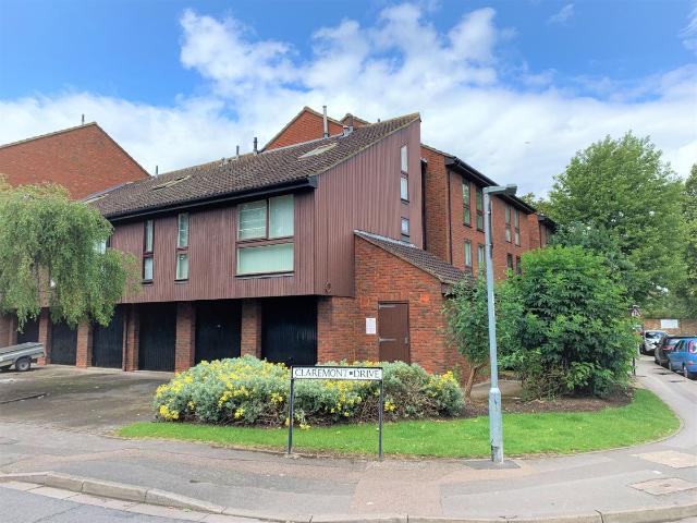 Claremont, Shepperton TW17, 1 bed flat to rent, £1,300 pcm | PrimeLocation