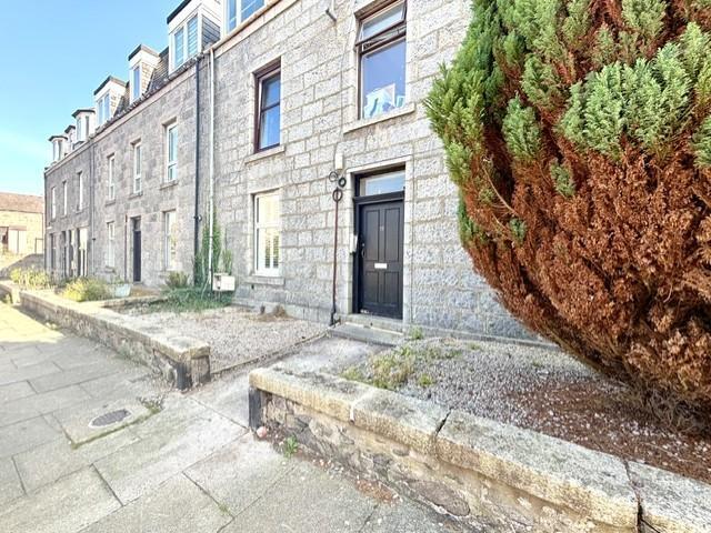 Claremont Street, Aberdeen AB10 2 bed flat to rent £650 pcm £150 pw