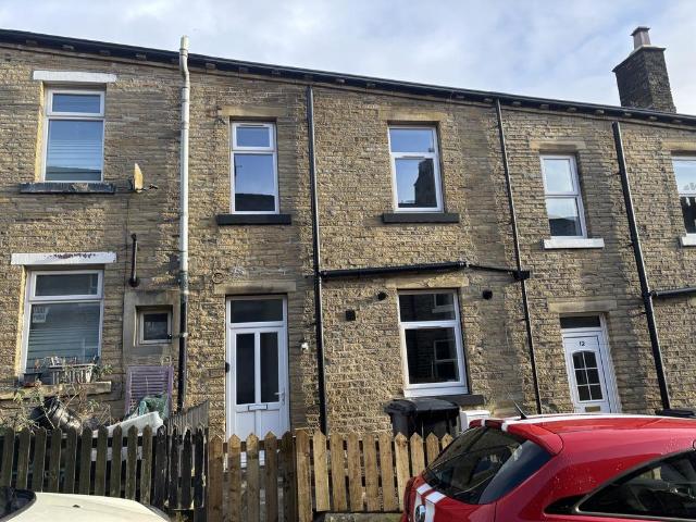 Claremont Street, Sowerby Bridge HX6 2 bed terraced house to rent £725 pcm £167 pw