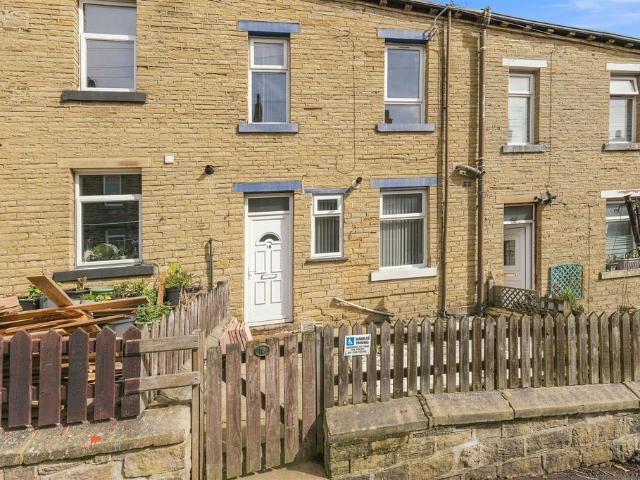 Claremont Street, Sowerby Bridge 2 bed terraced house to rent £600 pcm £138 pw