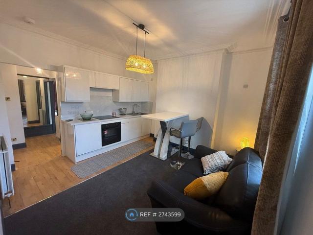 Claremont Place, Aberdeen AB10, 2 bed flat to rent, £800 pcm | PrimeLocation