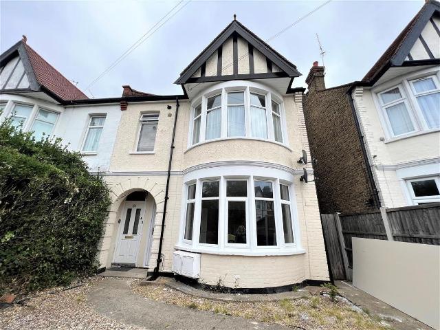 Claremont Road, Westcliff On Sea SS0, 2 bed flat to rent, £1,350 pcm | PrimeLocation