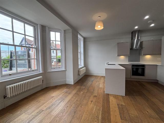 Claremont Road, Westcliff On Sea SS0, 2 bed flat to rent, £1,350 pcm | PrimeLocation