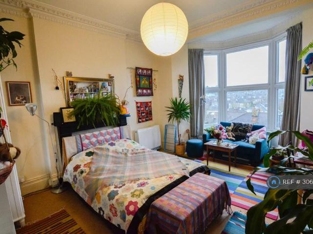 Claremont Road, Bristol, BS7 Studio to rent £995 pcm £230 pw