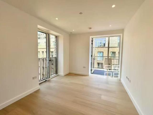 Claremont Road, London NW2 2 bed apartment to rent £2,500 pcm £577 pw