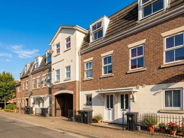 Claremont Road, Portsmouth, PO1 1 bed apartment to rent £925 pcm £213 pw