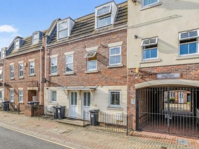 Claremont Road, Portsmouth, PO1 1 bed apartment to rent £925 pcm £213 pw