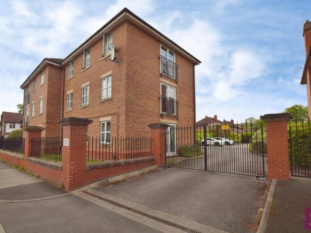 Claremont Road, Sale, Cheshire, M33 2 bed flat to rent £1,400 pcm £323 pw
