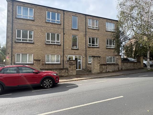 Claremount Road, Halifax HX3, 2 bed flat to rent, £750 pcm | PrimeLocation