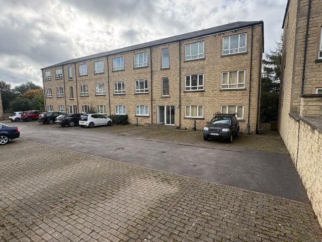 Claremount Road, Halifax HX3, 2 bed flat to rent, £750 pcm | PrimeLocation