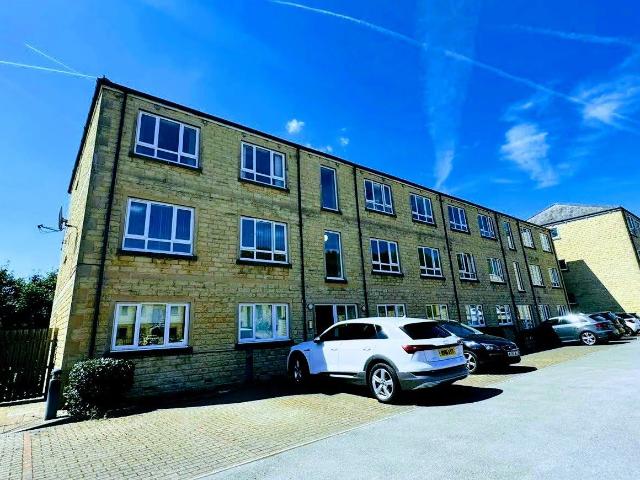 Claremount Road, Halifax HX3, 2 bed flat to rent, £795 pcm | PrimeLocation