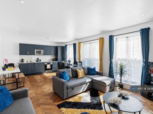 Clarence Yard, Brighton, BN1 2 bed flat to rent £3,200 pcm £738 pw
