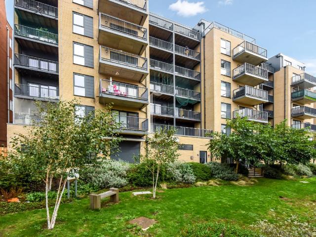 Clarence Avenue, Gants Hill IG2, 2 bed flat to rent, £1,875 pcm | PrimeLocation